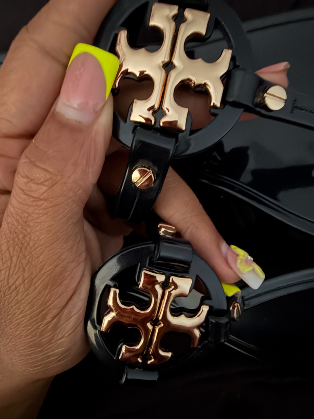 Tory Burch Black Leather Logo Thong Sandals with Gold Emblem - Picture 4 of 4
